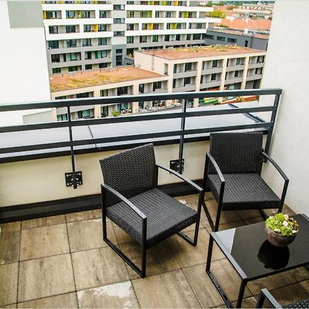 The Town Hall Residence -Welcome Home Apartment-Free Outdoor Parking-Ac Kosice Bagian luar foto
