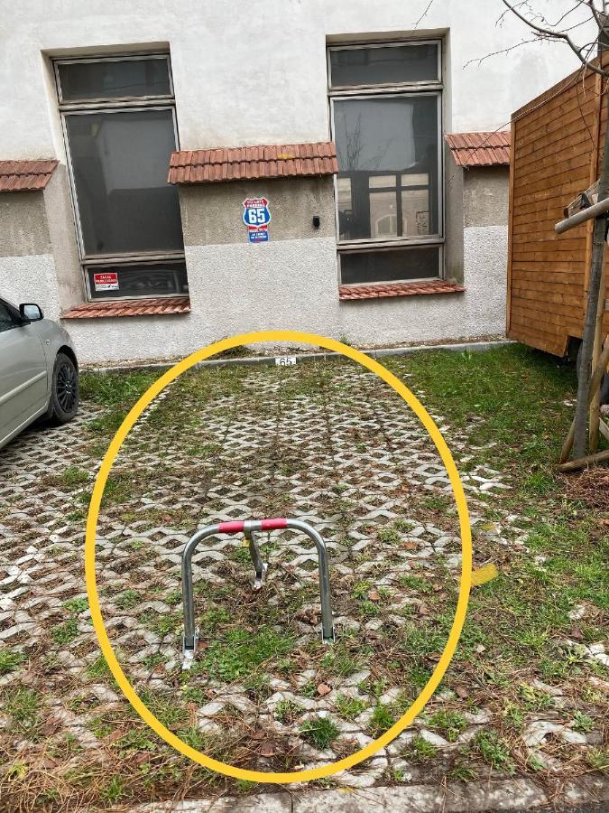 The Town Hall Residence -Welcome Home Apartment-Free Outdoor Parking-Ac Kosice Bagian luar foto