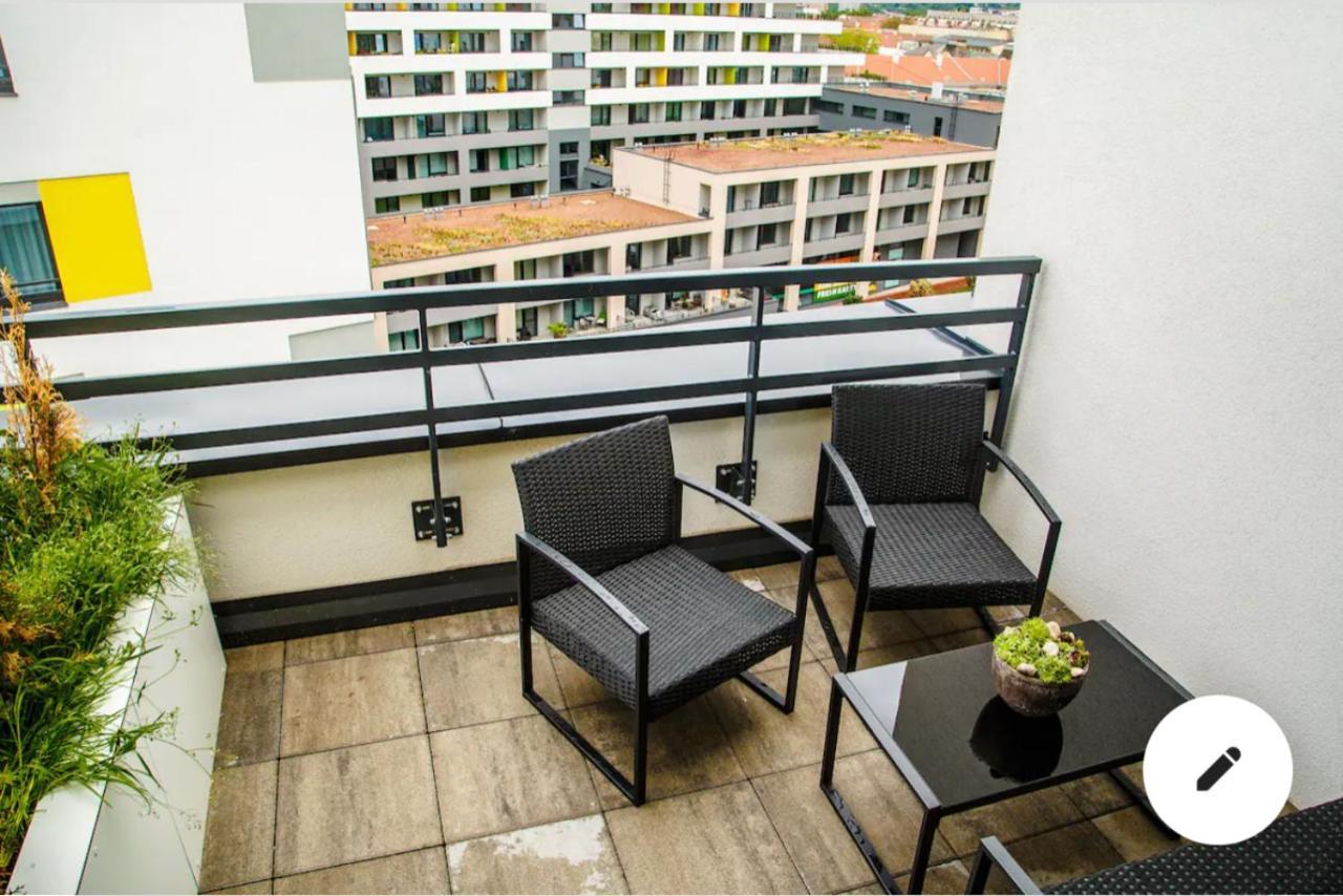 The Town Hall Residence -Welcome Home Apartment-Free Outdoor Parking-Ac Kosice Bagian luar foto