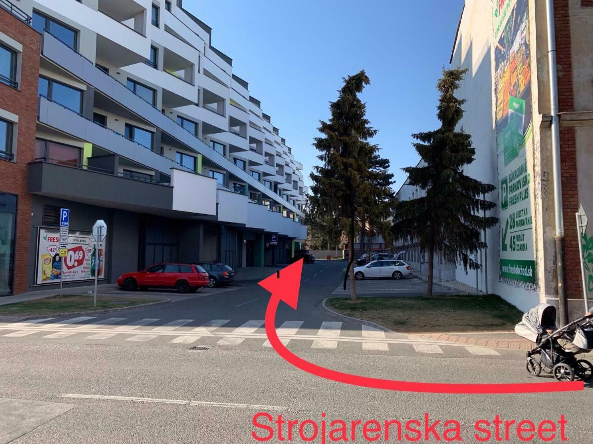 The Town Hall Residence -Welcome Home Apartment-Free Outdoor Parking-Ac Kosice Bagian luar foto