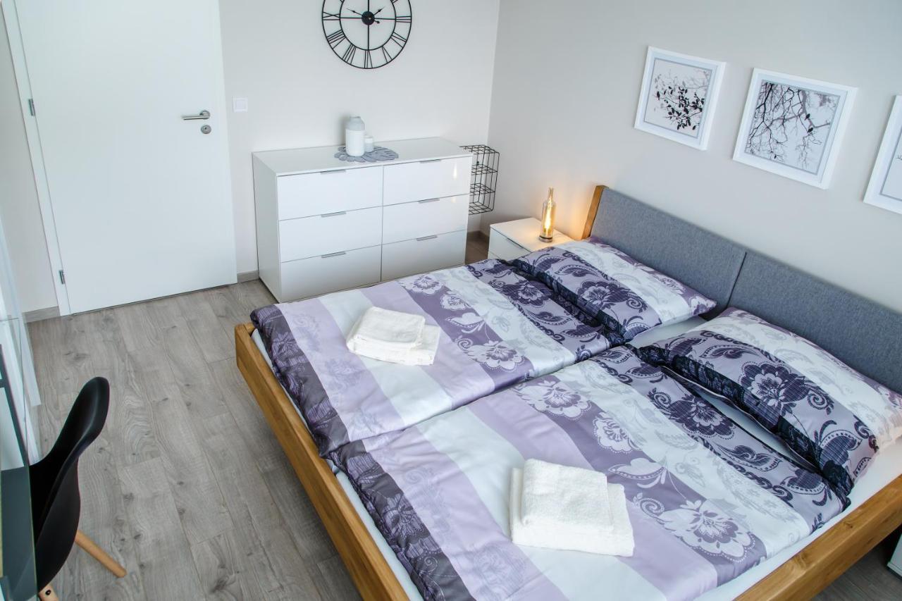 The Town Hall Residence -Welcome Home Apartment-Free Outdoor Parking-Ac Kosice Bagian luar foto