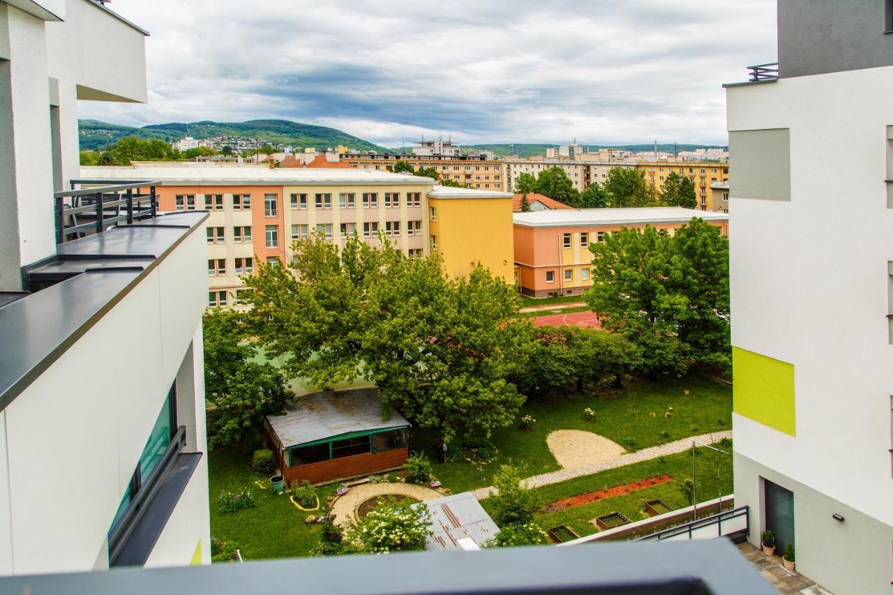 The Town Hall Residence -Welcome Home Apartment-Free Outdoor Parking-Ac Kosice Bagian luar foto
