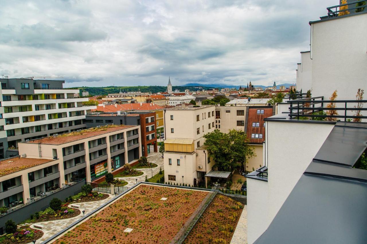 The Town Hall Residence -Welcome Home Apartment-Free Outdoor Parking-Ac Kosice Bagian luar foto